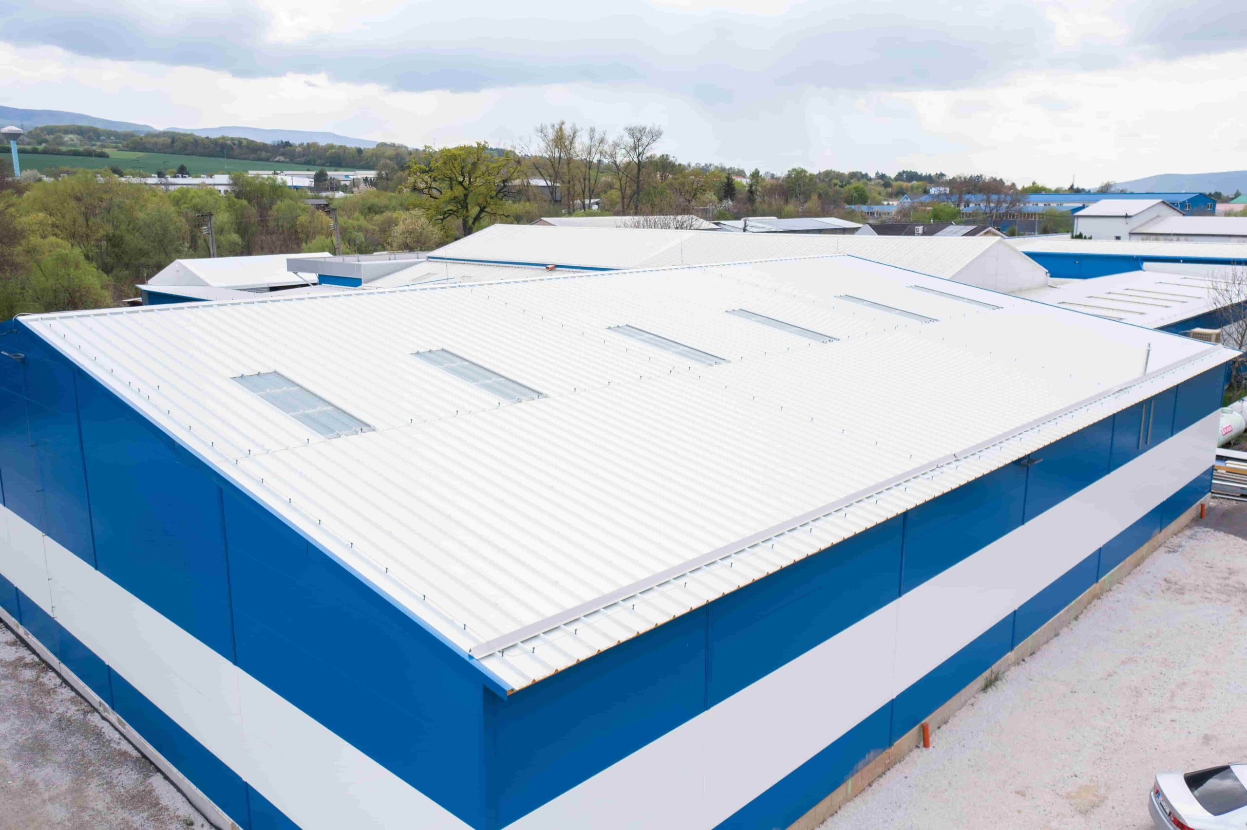 hala din panouri sandwich