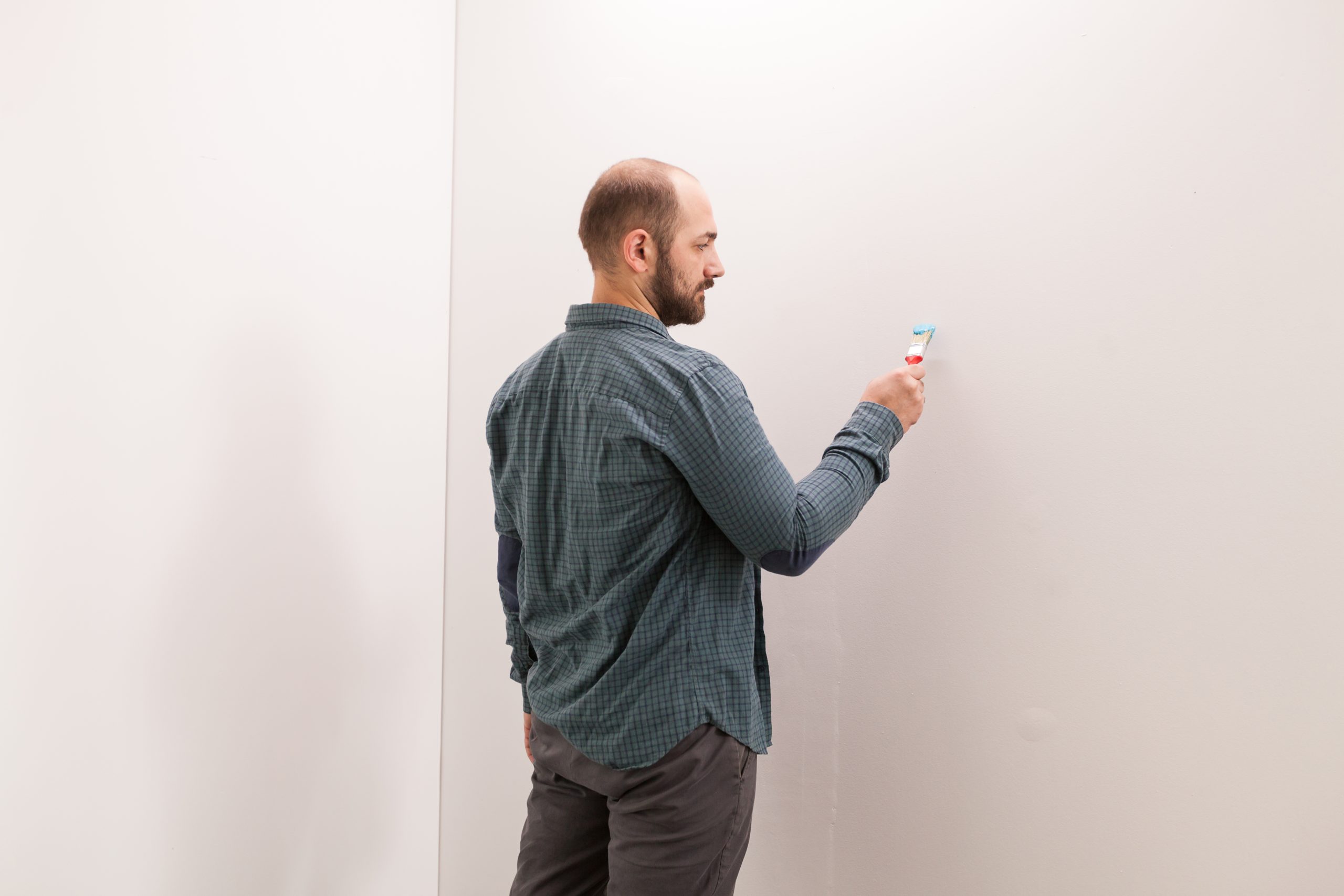 curatare pereti cu spaclu